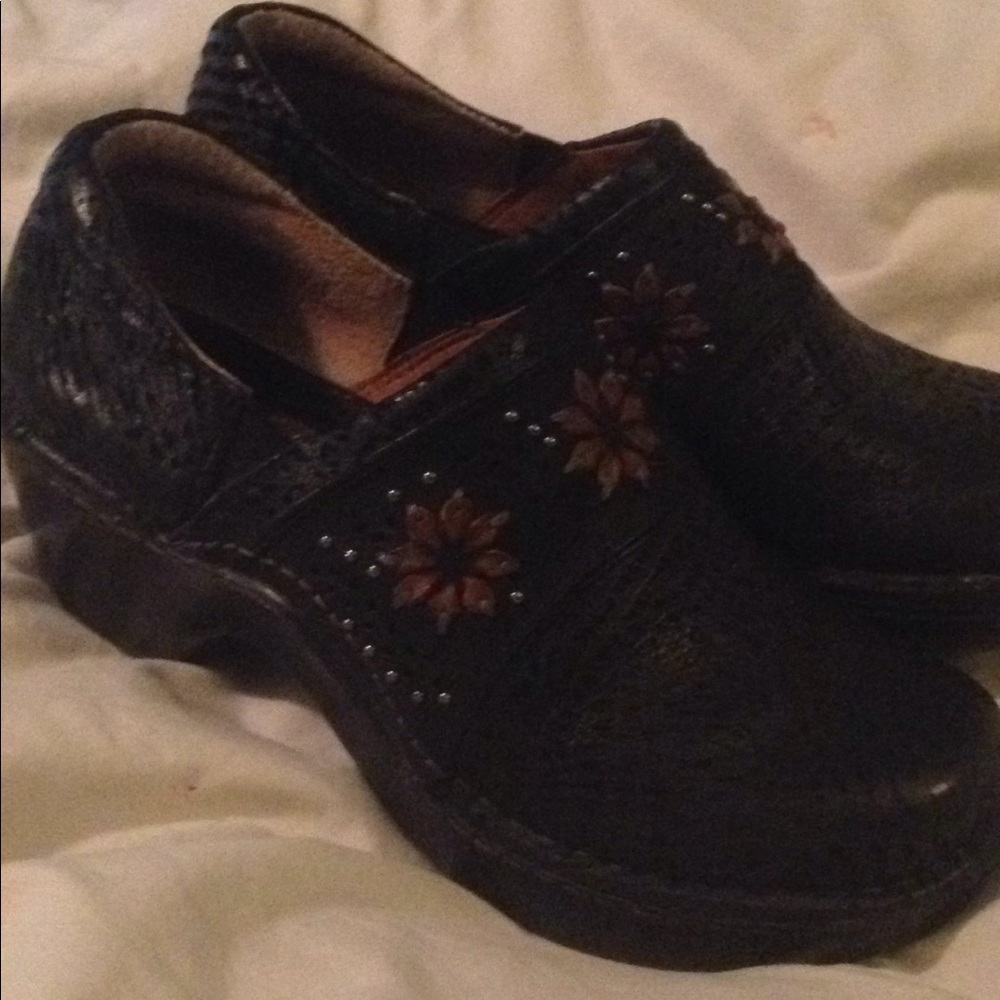 New never worn nursing shoes